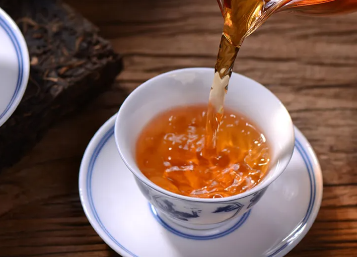 茶叶造假太“高明”！这2种常见的假茶被曝光，你还在喝吗