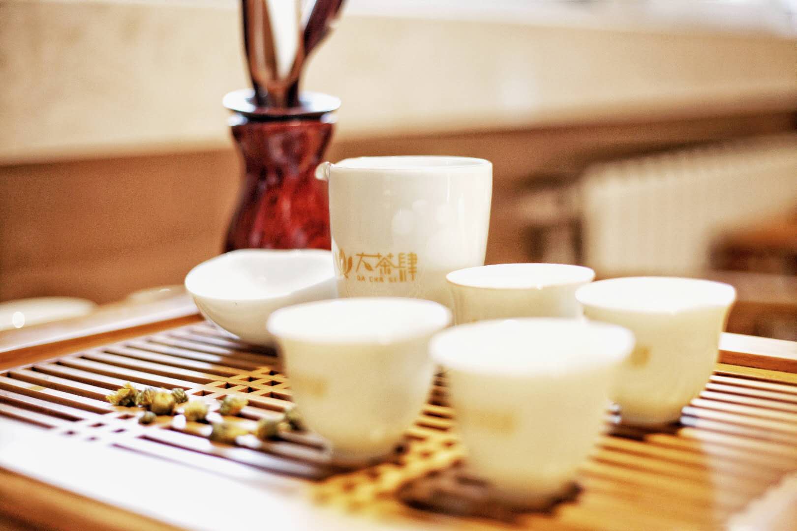 夏季天气潮湿，应该如何取茶叶比较好呢？你还在用手吗？