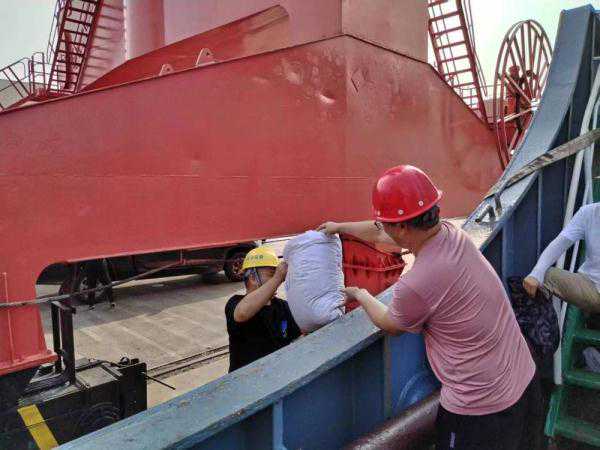 63公斤塑料粉碎垃圾辗转近万海里运回来 舟山远洋渔民捕鱼又“捕垃圾”