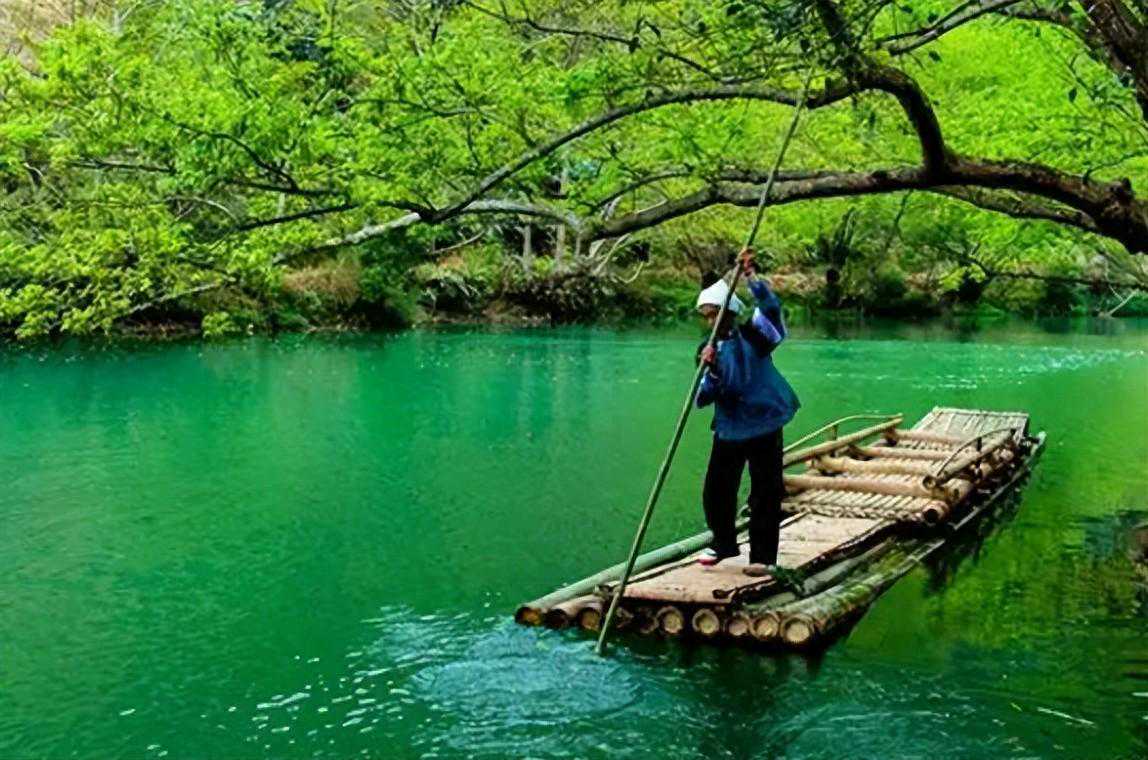 如画多依河、三江汇流处：云南省罗平县舌坡村