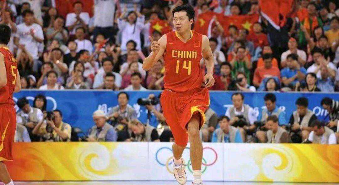 有福气！王治郅二婚妻子现状，生完孩子后依旧苗条 7个月女儿20斤