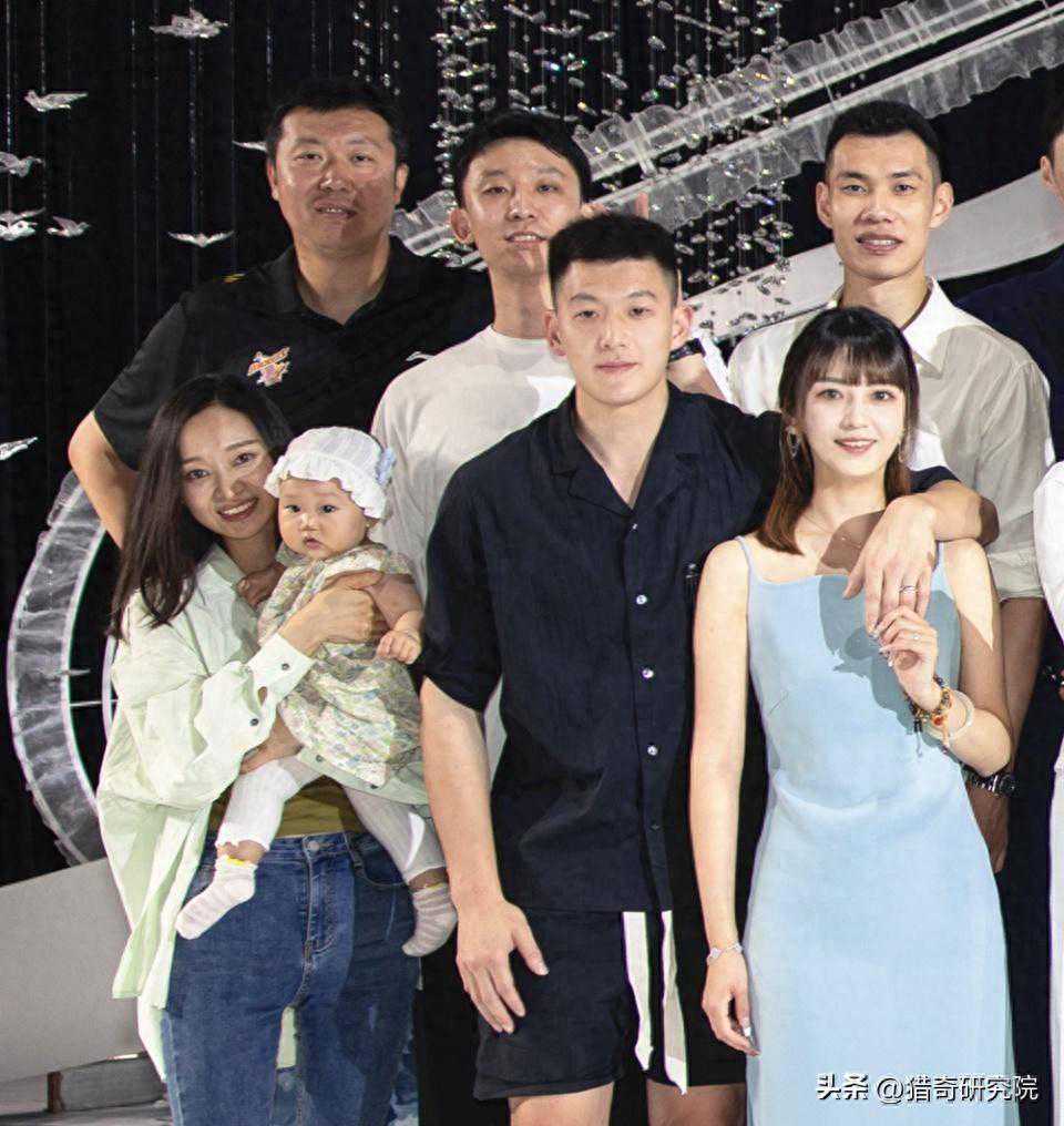 可惜!王治郅20岁儿子现状,重250斤,已被球队淘汰,彻底无缘CBA