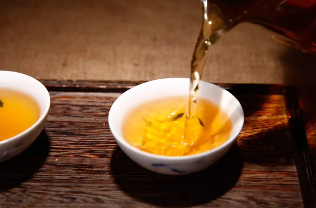 “冬喝茶，心不慌”，建议大家牢记：“2喝2不喝”，早知早受益