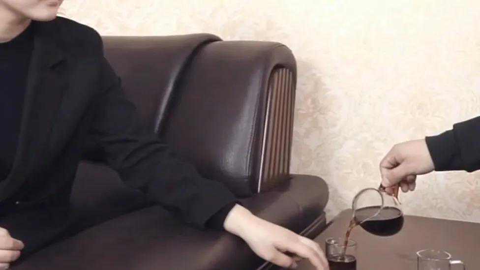 茶礼仪千万不要乱做叩指礼