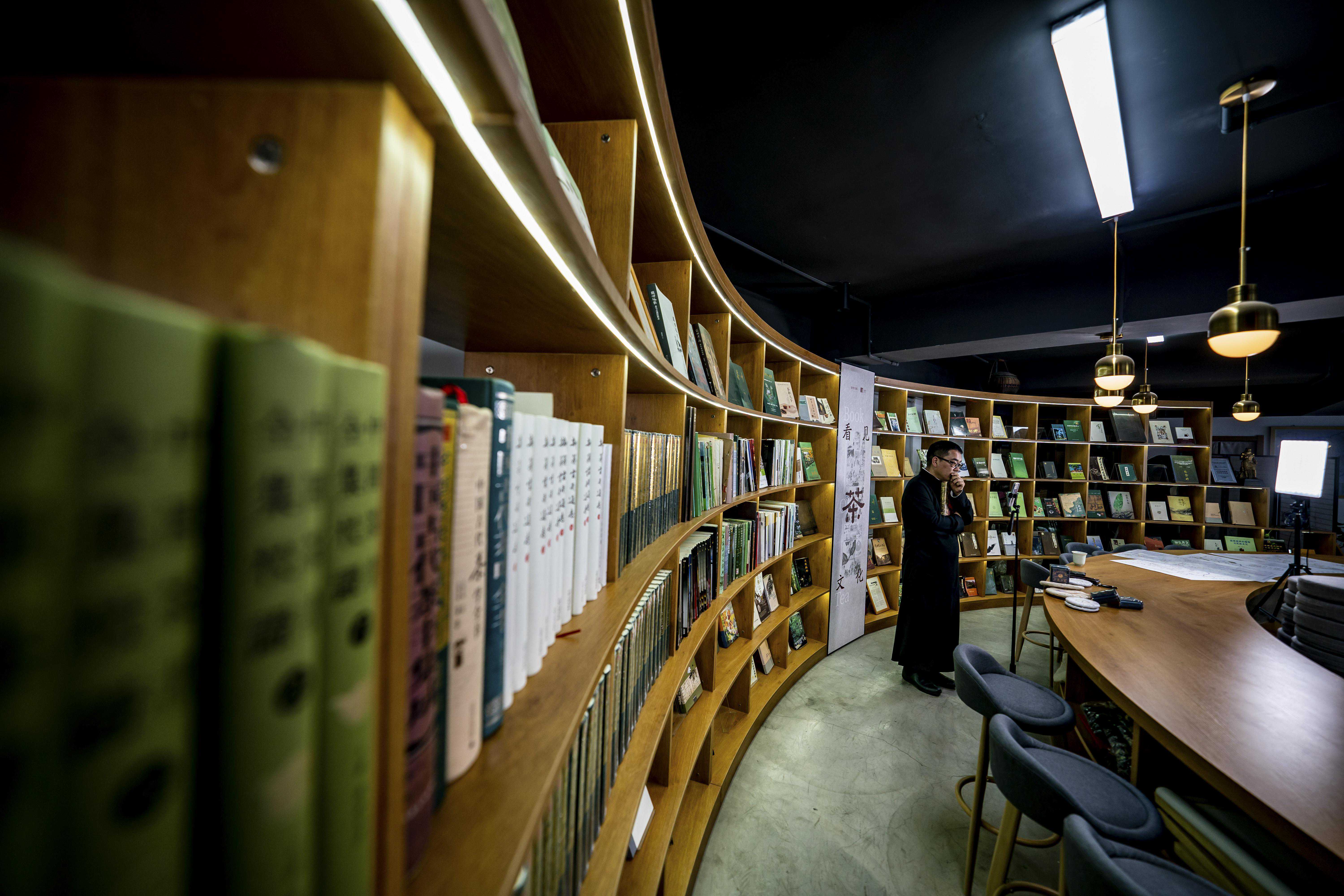 (图片故事)周重林和他的猫猫书店