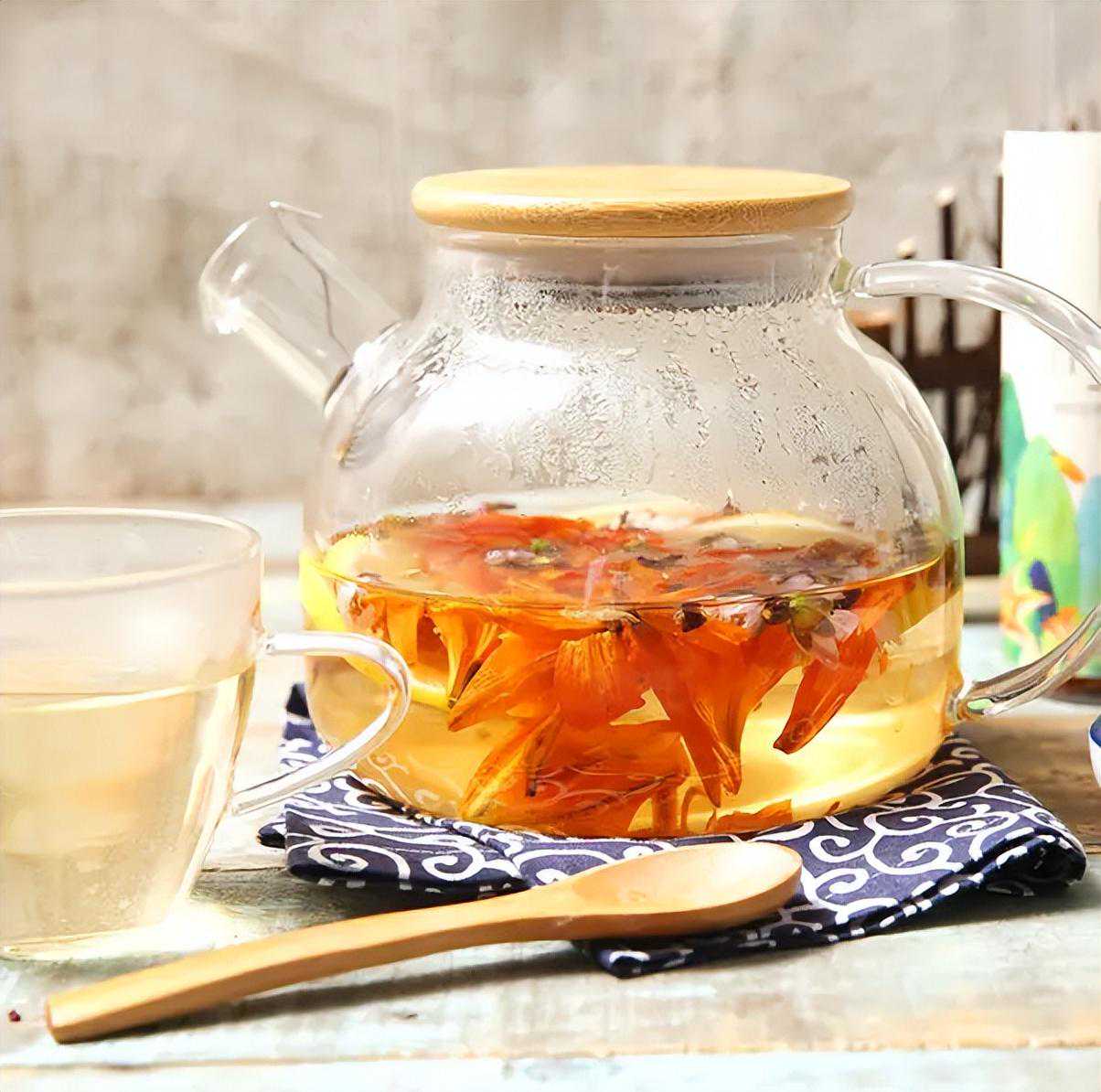 “睡得好”的人，往往都喜欢喝这4款“安神茶”，舒缓心情睡得香