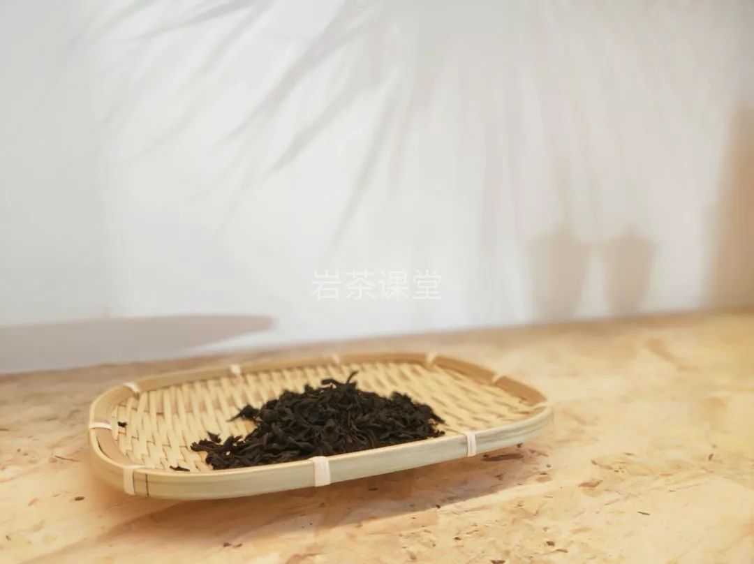 轻火,中火,足火,不同焙火程度的岩茶,如何把握适饮期?