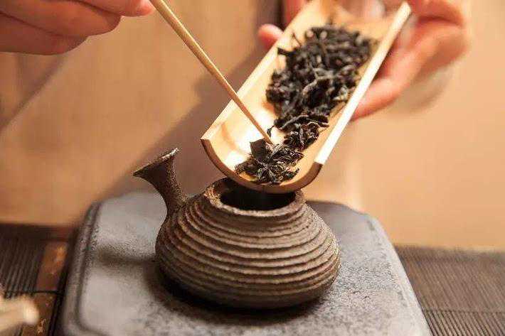 潮汕工夫茶的冲泡方法步骤之纳茶
