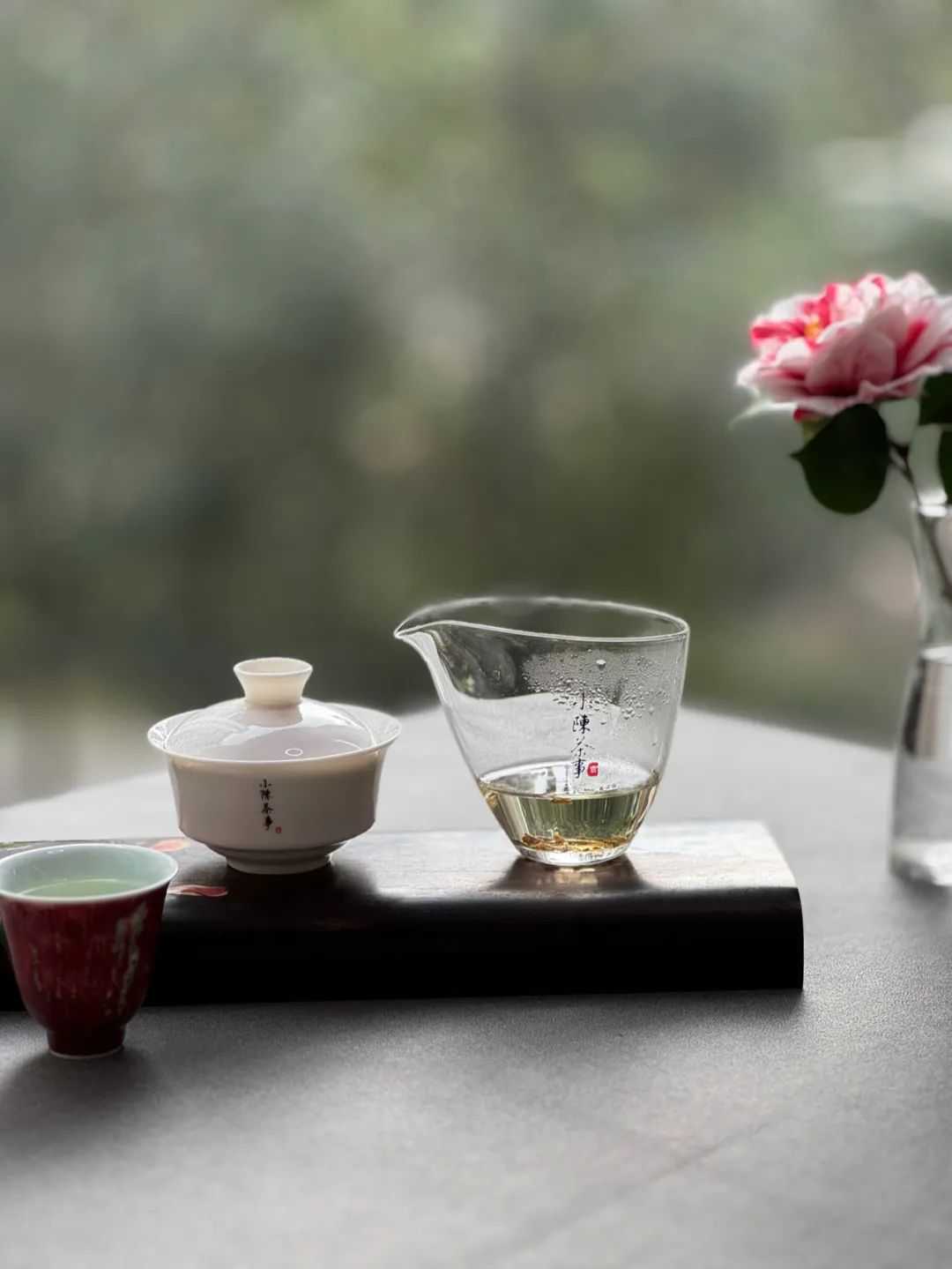 教科书般的白茶撬茶饼完整示范，每一步都有，跟着学就行