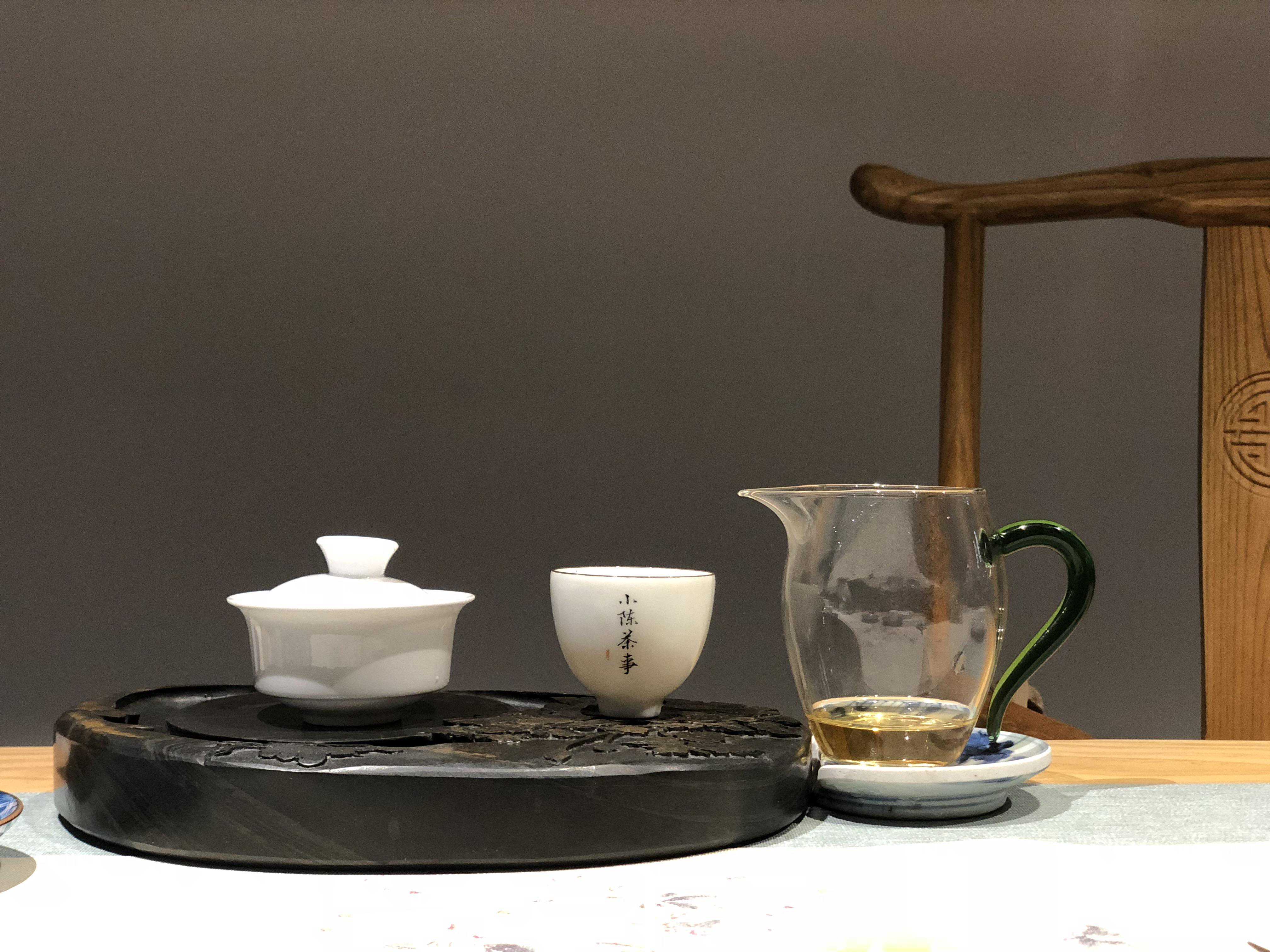 晚上喝什么茶比较好？红茶、白茶、绿茶、武夷岩茶还是普洱茶？